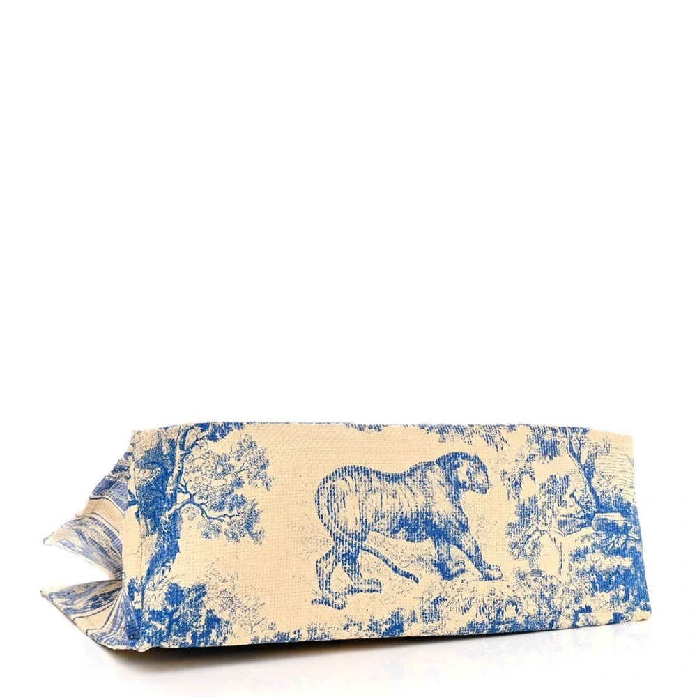 Christian Dior Beauty Blue and Cream Straw Tote - Picture 3 of 4